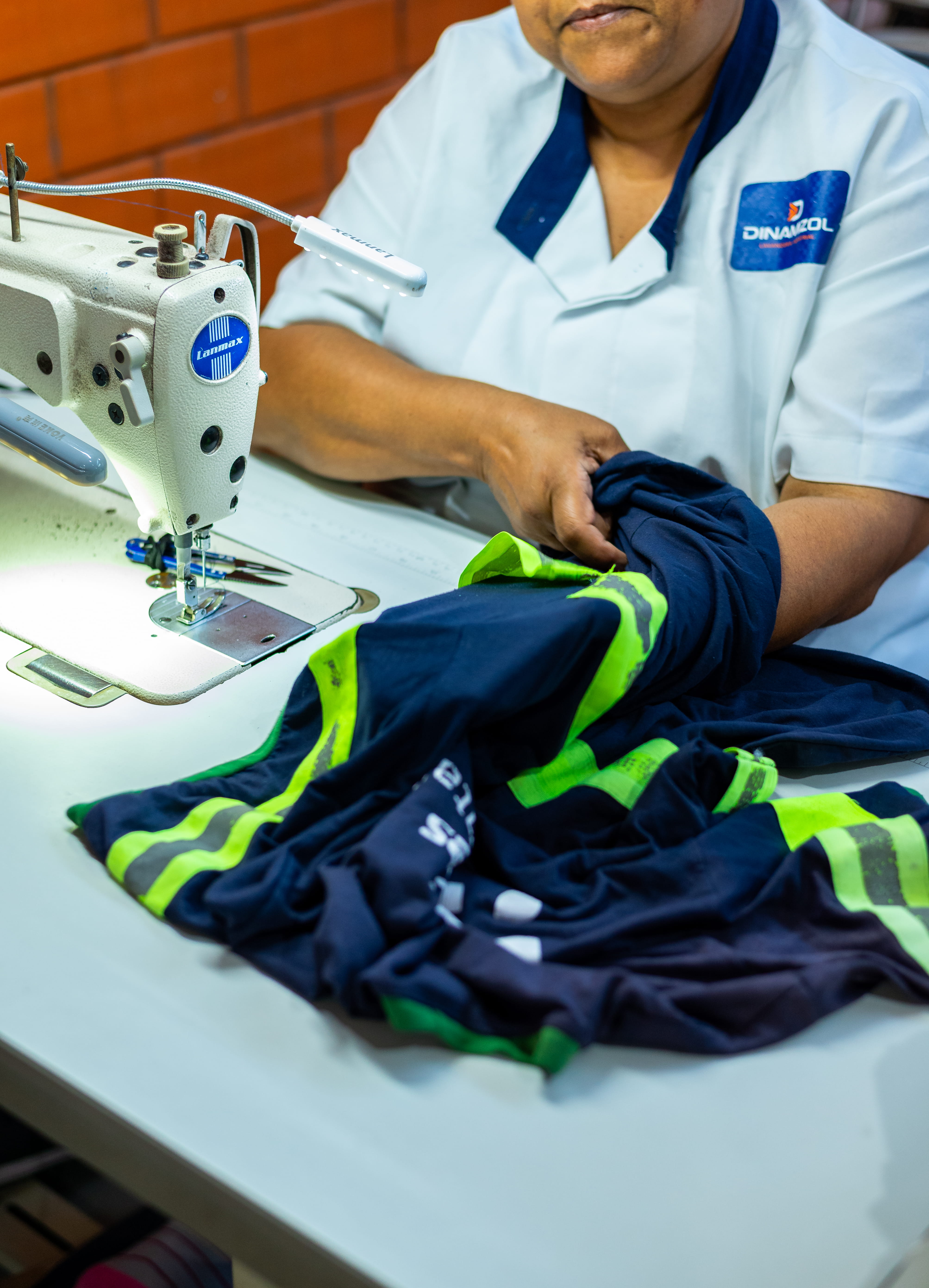 EPIs: capacetes, botas e luvas